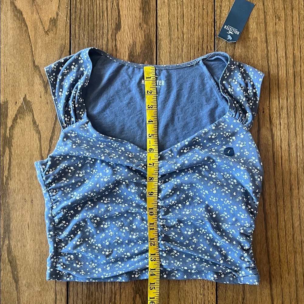 Hollister Navy Floral Crop Top - Picture 8 of 11